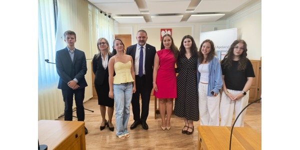 SPOTKANIE MŁODZIEŻY RZESZOWSKICH SZKÓŁ  Z MINISTREM SPRAWIEDLIWOŚCI WALDEMAREM ŻURKIEM